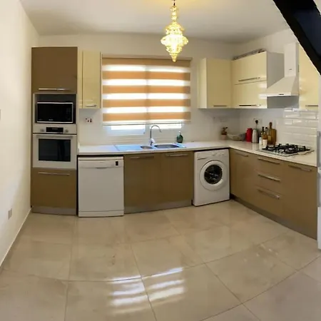アパート Loft 3+1 In Kyrenia Karavas